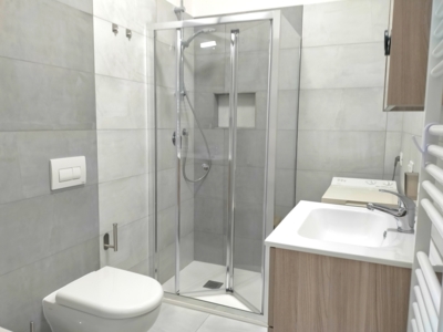 bagno con box doccia